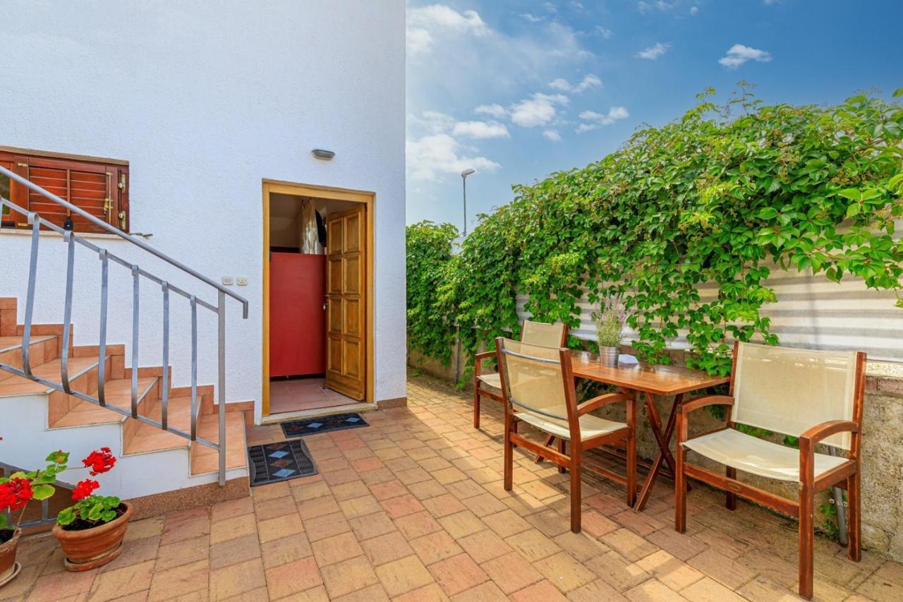 Pernar Guest house